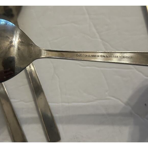 Vintage Customcraft Fluer De Lis Set Of 4 Soup/Dinner Spoon Stainless Flatware - Picture 6 of 6